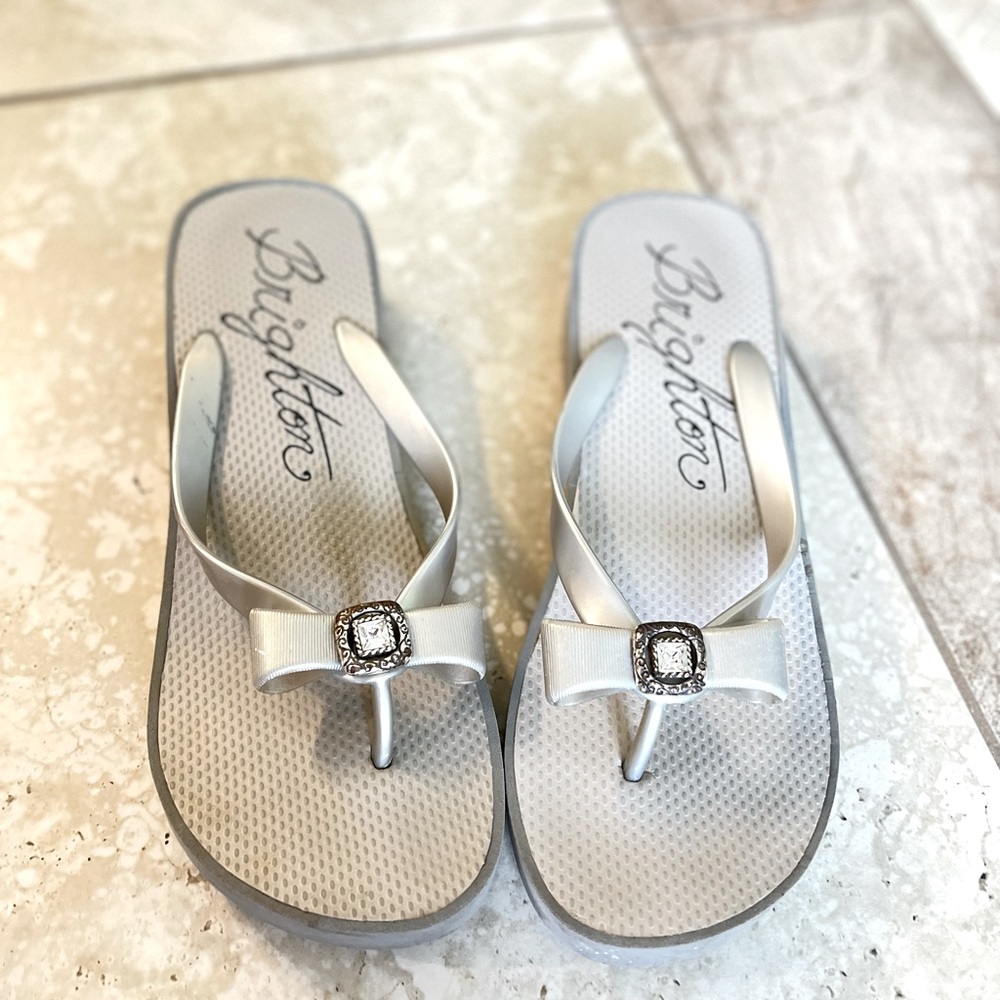 Brighton size 10 silver/grey platform rubber flip flops